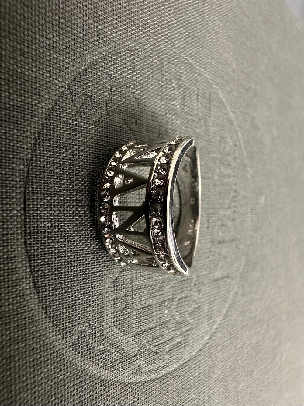 Crown-Style Silver Rhinestone Band Ring